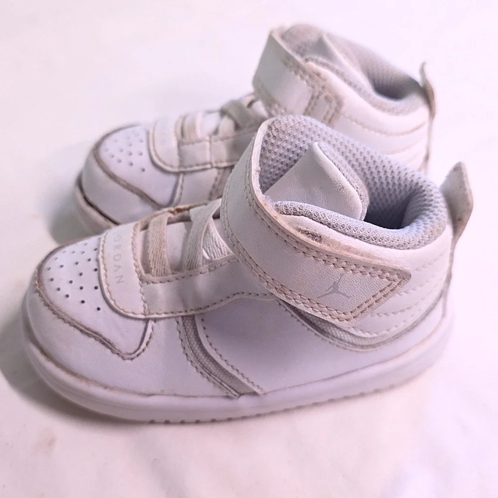 Jordan Sky High OG Toddler 5C White 886315-100 Mid Top Sneakers Retro